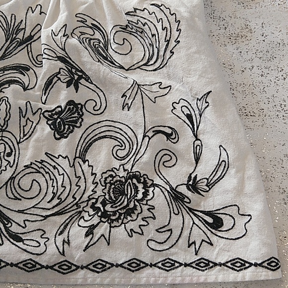 Embroidered Top - Picture 4 of 7